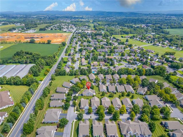 51 Glenmoor Circle North, Palmer Twp, PA 18045
