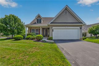 51 Glenmoor Circle North, Palmer Twp, PA 18045