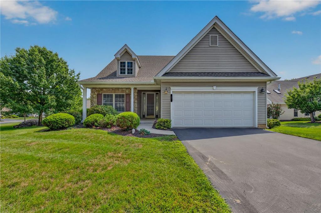 51 Glenmoor Circle North, Palmer Twp, PA 18045