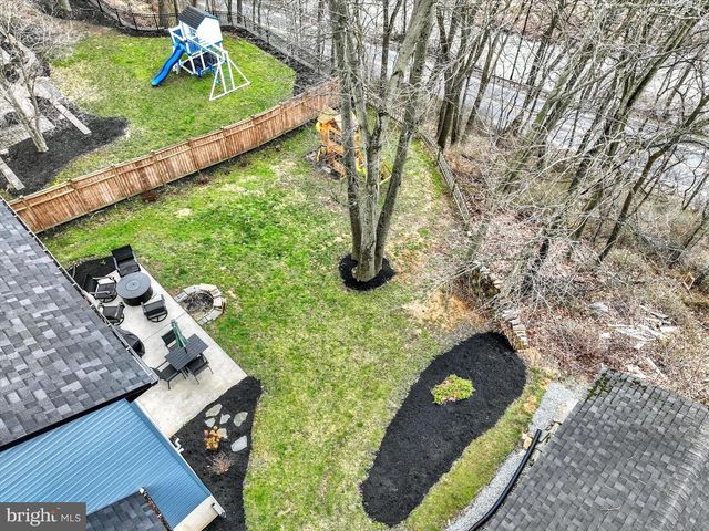 140 BURBERRY LN, Mount Wolf, PA 17347