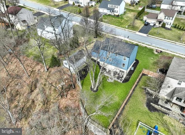 140 BURBERRY LN, Mount Wolf, PA 17347