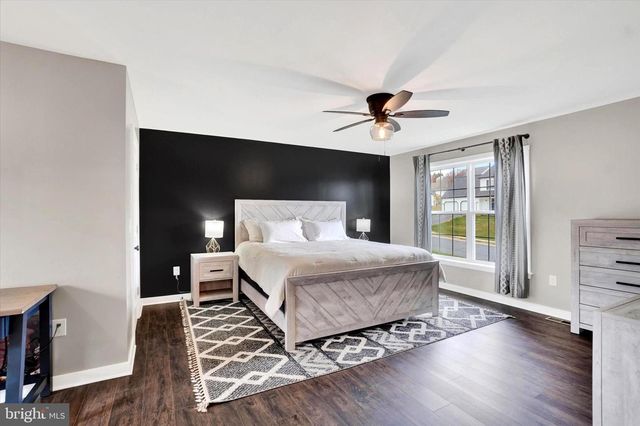 140 BURBERRY LN, Mount Wolf, PA 17347