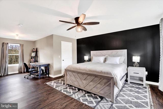 140 BURBERRY LN, Mount Wolf, PA 17347