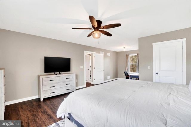 140 BURBERRY LN, Mount Wolf, PA 17347