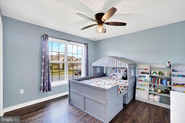 140 BURBERRY LN, Mount Wolf, PA 17347