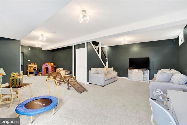 140 BURBERRY LN, Mount Wolf, PA 17347