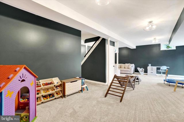 140 BURBERRY LN, Mount Wolf, PA 17347