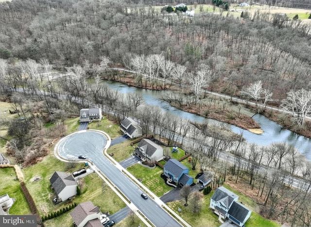 140 BURBERRY LN, Mount Wolf, PA 17347