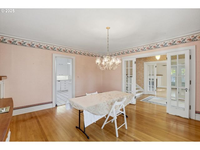 3709 Ne COUCH St, Portland, OR 97232