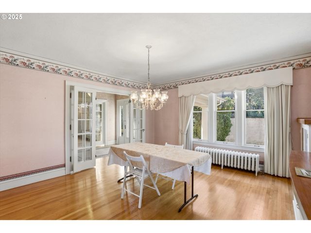 3709 Ne COUCH St, Portland, OR 97232