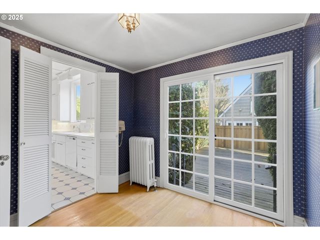 3709 Ne COUCH St, Portland, OR 97232