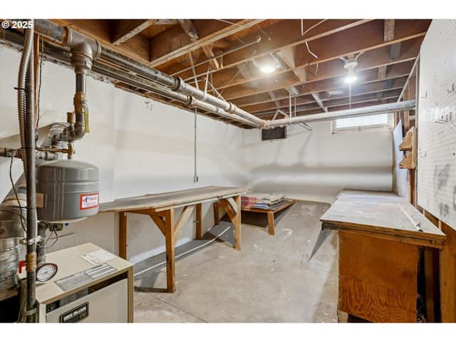 3709 Ne COUCH St, Portland, OR 97232