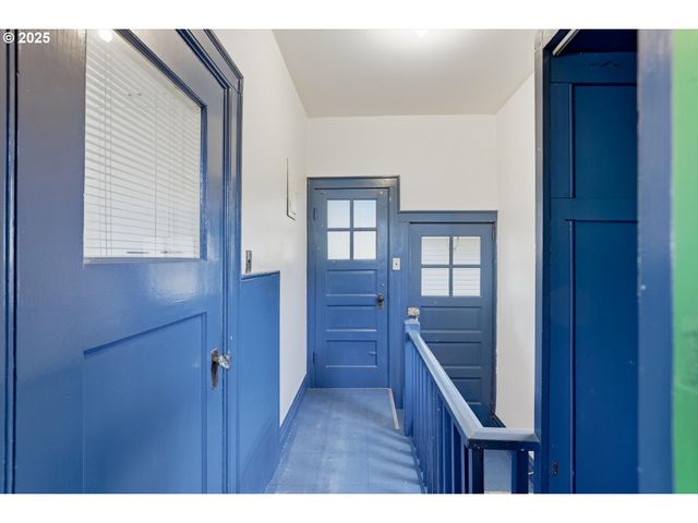 3709 Ne COUCH St, Portland, OR 97232