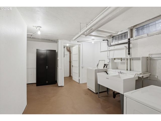 3709 Ne COUCH St, Portland, OR 97232