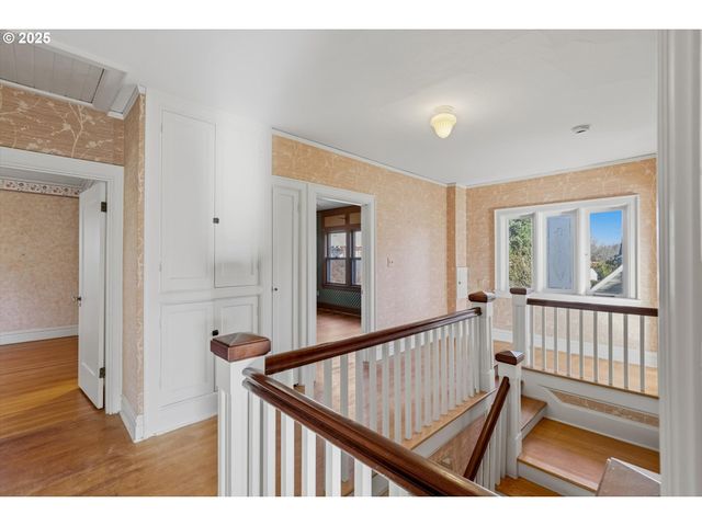 3709 Ne COUCH St, Portland, OR 97232