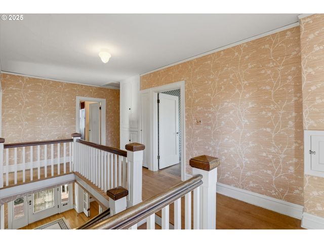 3709 Ne COUCH St, Portland, OR 97232