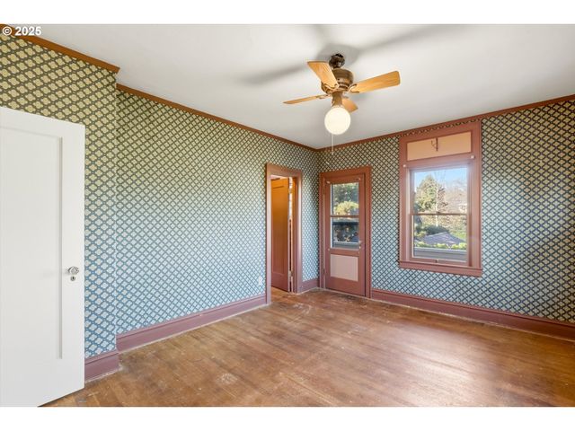 3709 Ne COUCH St, Portland, OR 97232