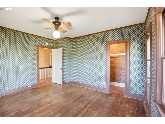 3709 Ne COUCH St, Portland, OR 97232