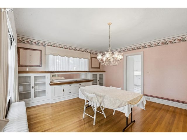 3709 Ne COUCH St, Portland, OR 97232