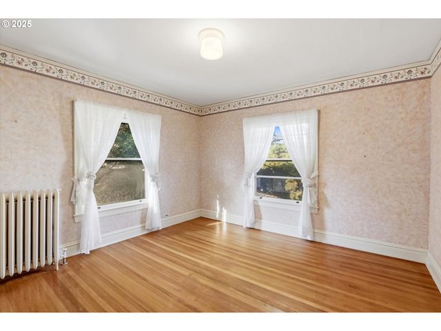 3709 Ne COUCH St, Portland, OR 97232