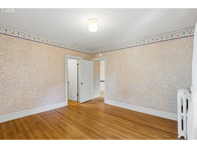 3709 Ne COUCH St, Portland, OR 97232