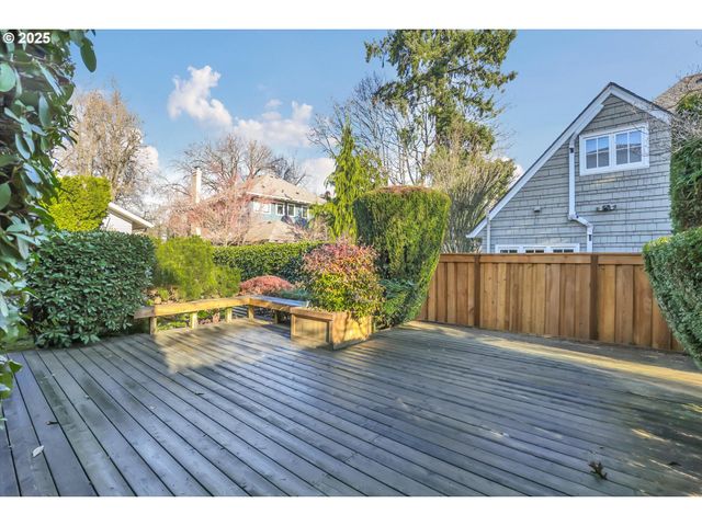 3709 Ne COUCH St, Portland, OR 97232