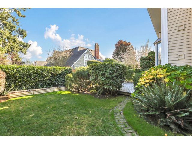 3709 Ne COUCH St, Portland, OR 97232