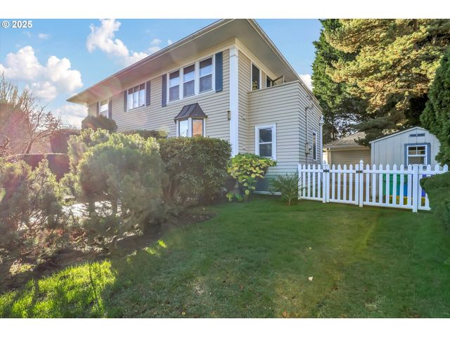 3709 Ne COUCH St, Portland, OR 97232