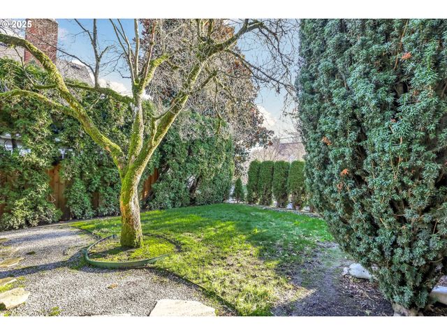 3709 Ne COUCH St, Portland, OR 97232