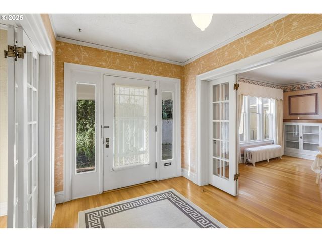 3709 Ne COUCH St, Portland, OR 97232