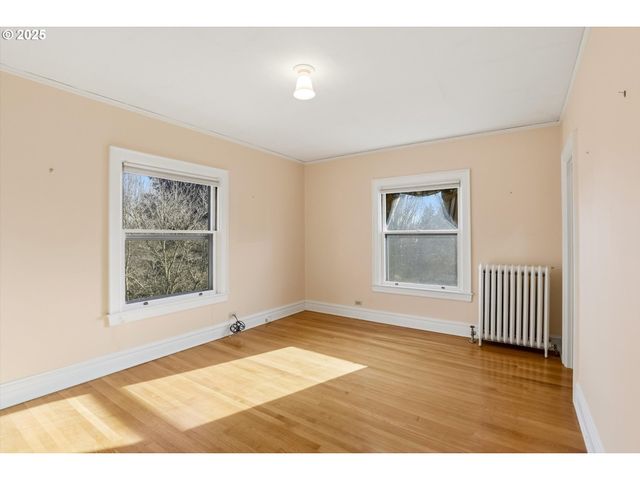 3709 Ne COUCH St, Portland, OR 97232