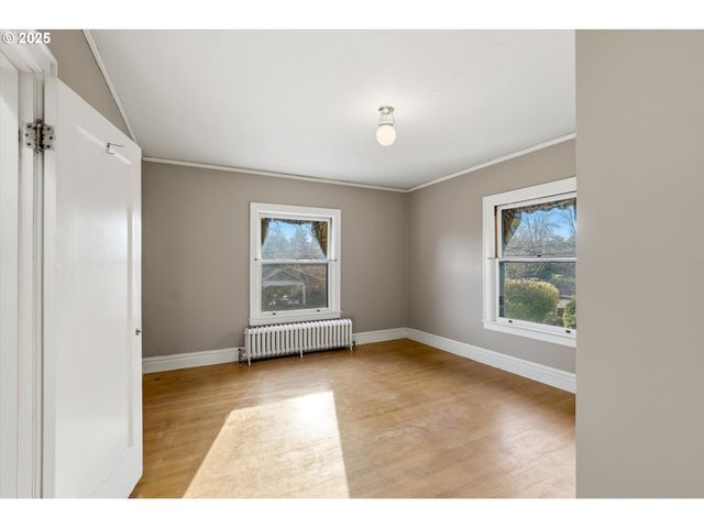 3709 Ne COUCH St, Portland, OR 97232