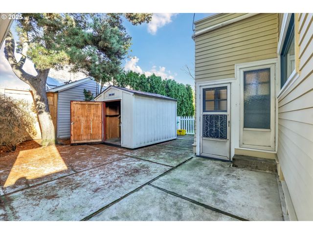 3709 Ne COUCH St, Portland, OR 97232