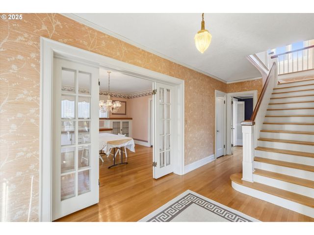 3709 Ne COUCH St, Portland, OR 97232