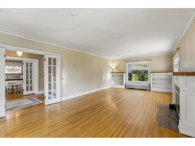 3709 Ne COUCH St, Portland, OR 97232