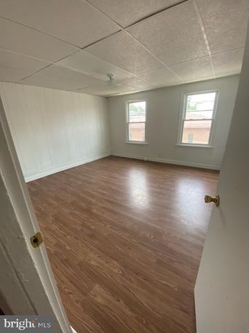1517 WALNUT ST, Harrisburg, PA 17103