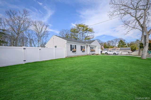 501 Johnson Avenue, Ronkonkoma, NY 11779