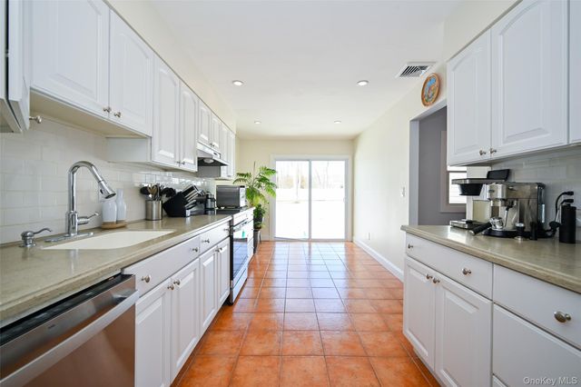 501 Johnson Avenue, Ronkonkoma, NY 11779