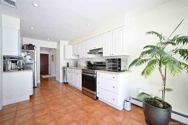 501 Johnson Avenue, Ronkonkoma, NY 11779