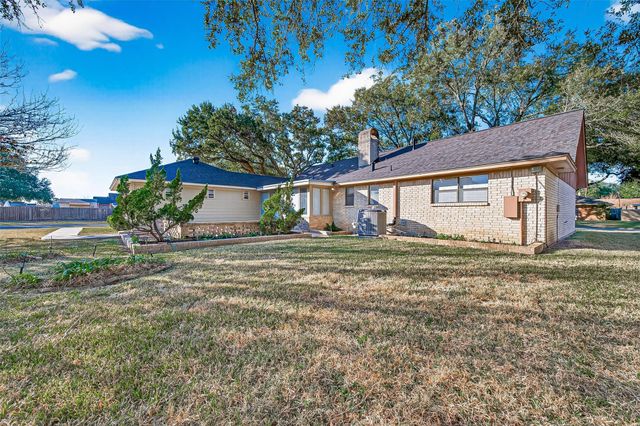 3502 Glenmeadow Drive, Rosenberg, TX 77471