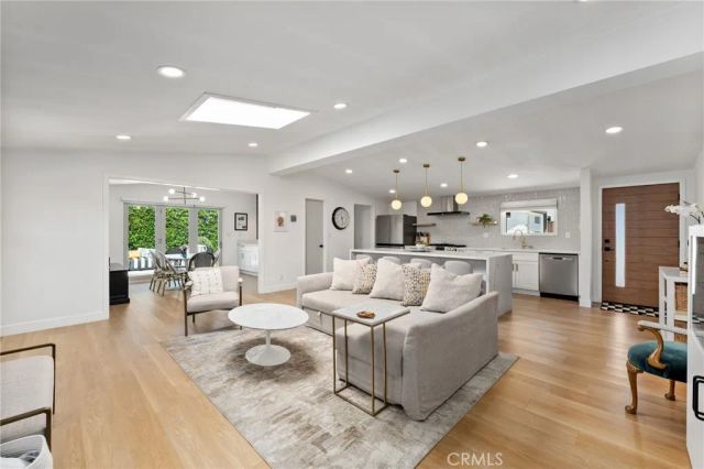 2135 Parsons Street, Costa Mesa, CA 92627