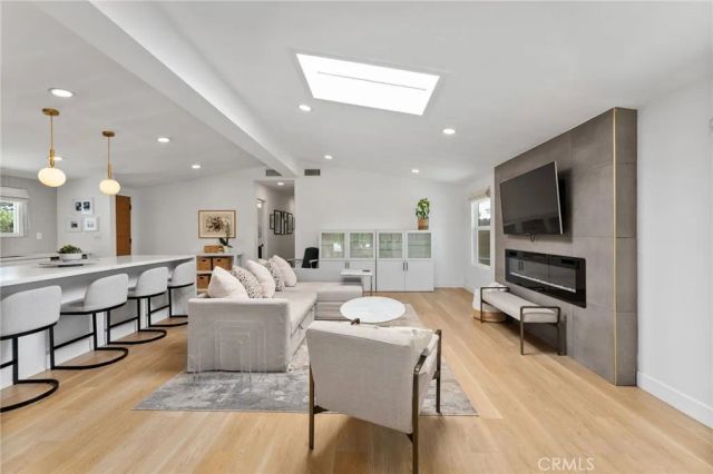 2135 Parsons Street, Costa Mesa, CA 92627