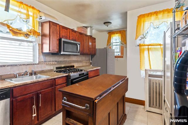 10 Treacy Avenue, Newark, NJ 07108