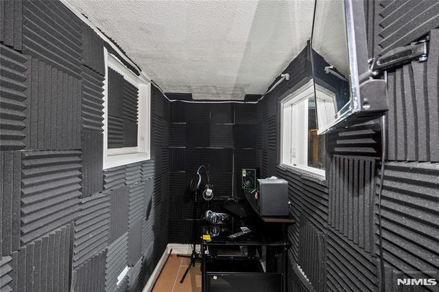 10 Treacy Avenue, Newark, NJ 07108