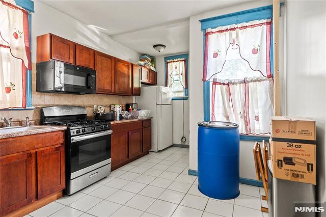 10 Treacy Avenue, Newark, NJ 07108