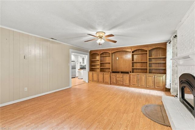 8482 Broad Marsh LN, Hayes, VA 23072