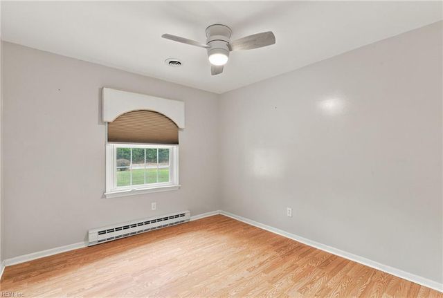 8482 Broad Marsh LN, Hayes, VA 23072