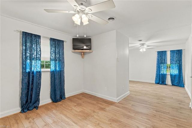 8482 Broad Marsh LN, Hayes, VA 23072