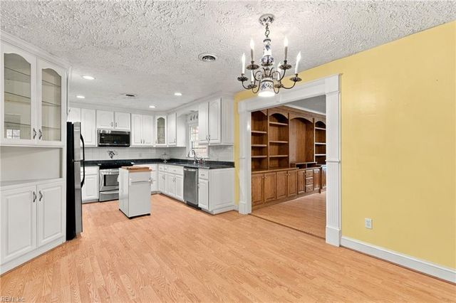 8482 Broad Marsh LN, Hayes, VA 23072