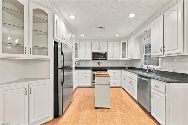 8482 Broad Marsh LN, Hayes, VA 23072